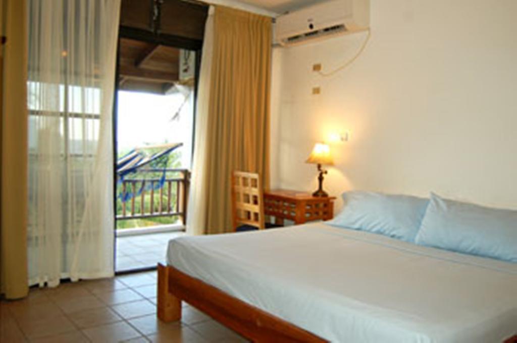 Hotel Y Restaurante Cesar Mariscos Tela Room photo