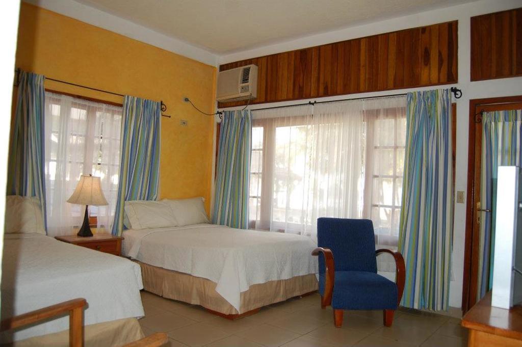 Hotel Y Restaurante Cesar Mariscos Tela Room photo